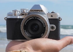 Olympus  OMD E-M10 Mark III, Mirrorless dengan In Body 5-axis Image Stabilizer