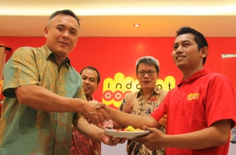 Indosat Ooredoo dan Erajaya Group Resmikan Gerai Pertama