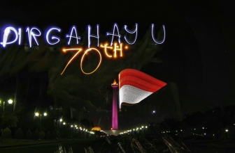 Huawei P8, Lukis Empat Monumen Jakarta dengan Light Painting