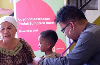 Indosat Ooredoo Bantu Korban Banjir Bandang Solok Sumbar