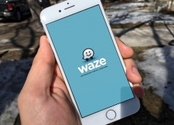 Cara Menggunakan Siri Shortcut di Waze Pada iPhone