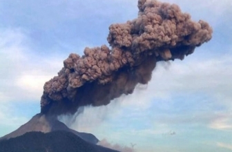 Aksi XL Axiata Bantu Korban Erupsi Gunung Lewotobi