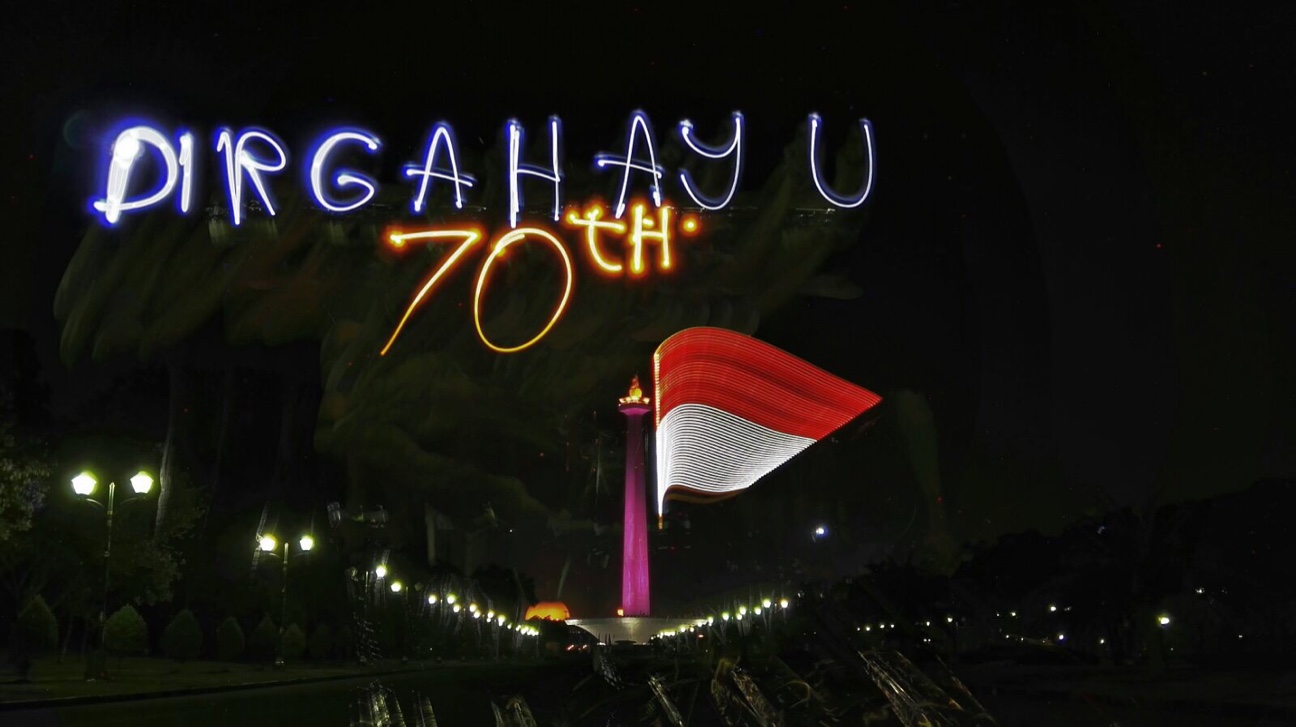 Huawei P8, Lukis Empat Monumen Jakarta dengan Light Painting