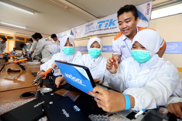 AXIOO dan Telkom Gelar Bandung Lautan Digital