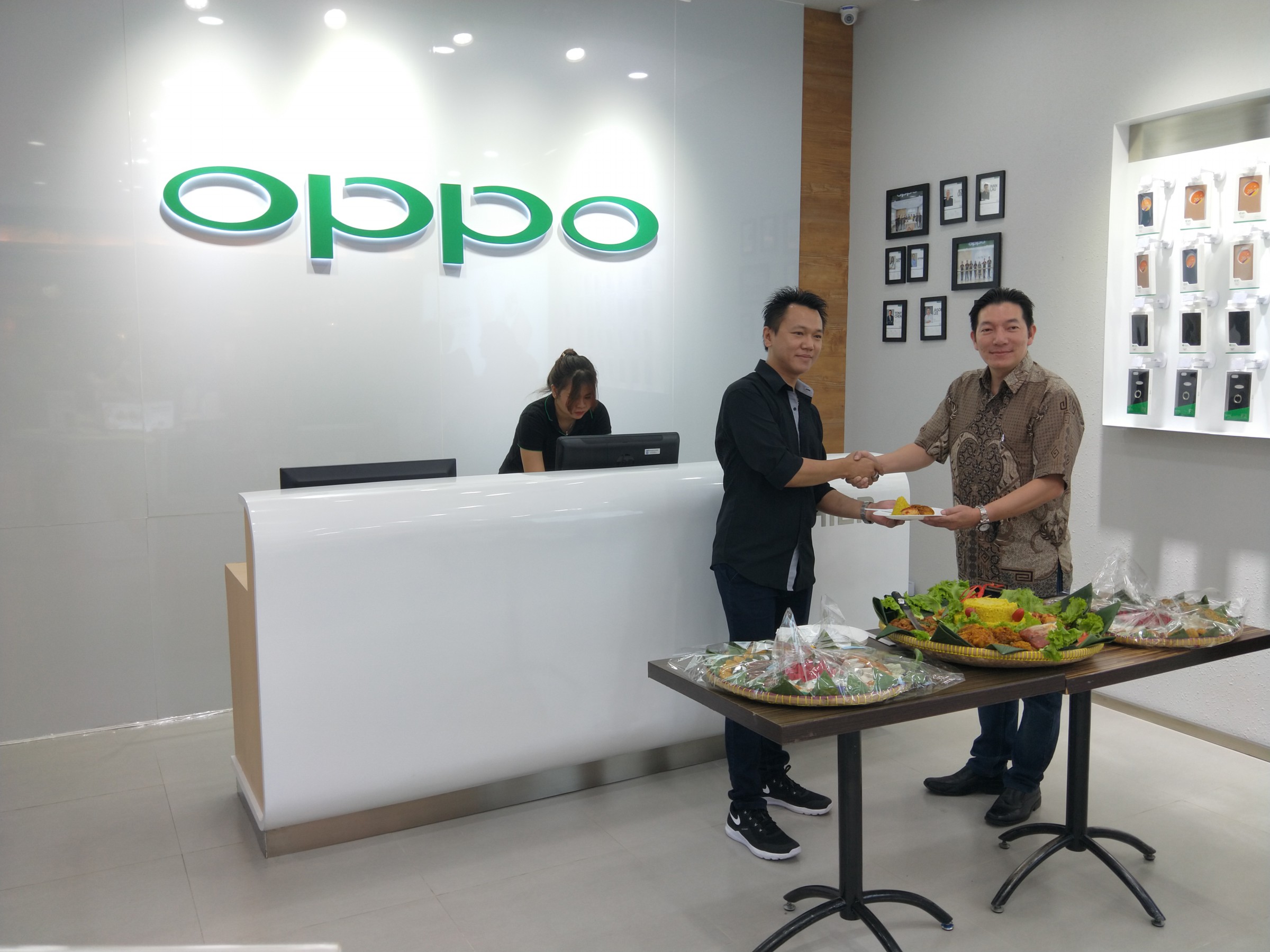 OPPO Buka Toko di Bandung untuk Memikat Penggemar Selfie