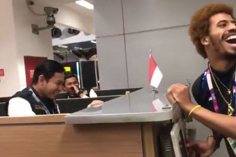 Momen Kocak Atlet Asal Irak Saat Berada di Bagian Imigrasi Bandara