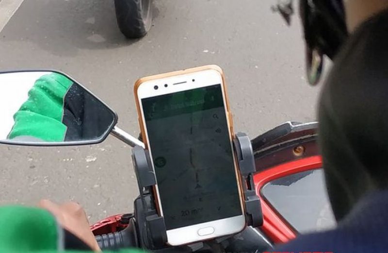 Hati-Hati Meletakkan Smartphone di Speedometer