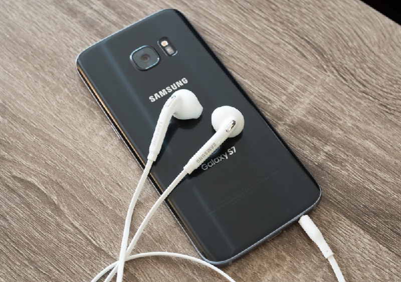 Cara Membedakan Earphone Samsung Asli dan Palsu