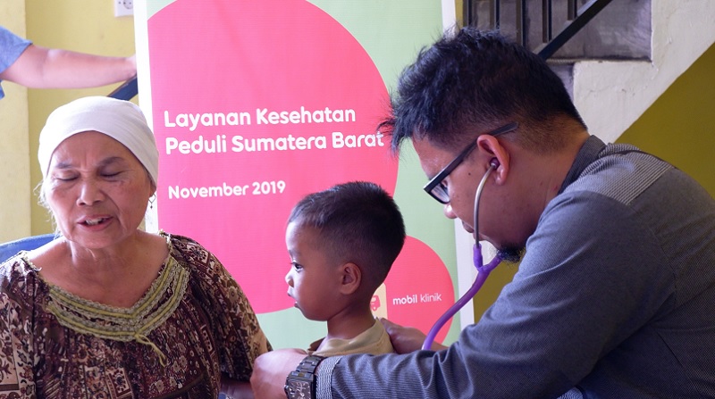 Indosat Ooredoo Bantu Korban Banjir Bandang Solok Sumbar