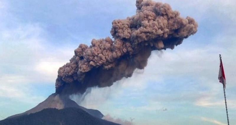 Aksi XL Axiata Bantu Korban Erupsi Gunung Lewotobi